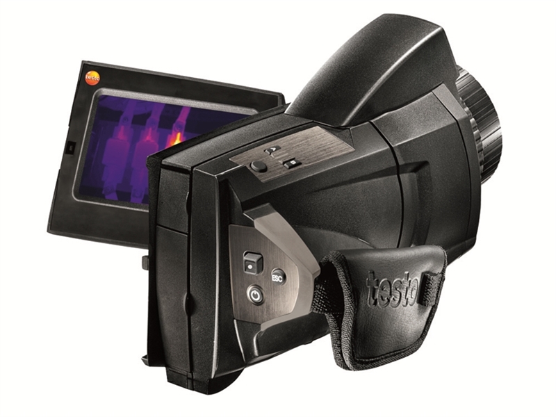 The testo 885-2 thermal imaging instrument reads spikes in temperature that may indicate influenza or other diseases. 