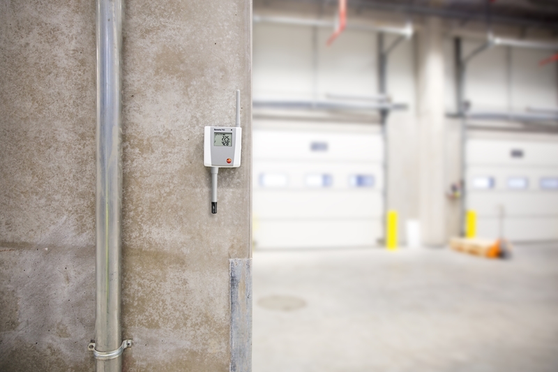 Gather data on temperature or humidity through the testo Saveris.