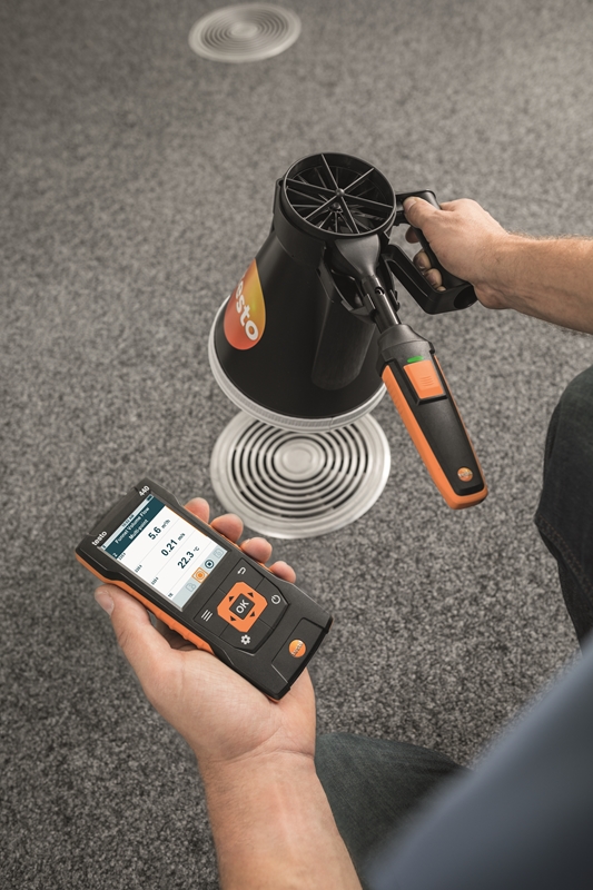 The testo 440 boasts an intuitive digital display.