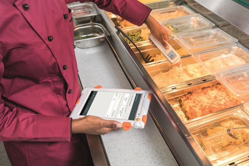 The testo Saveris Restaurant platform can identify ideal temperatures for buffet food.